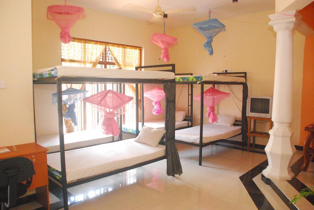 Seetha'S Hostel Negombo Bagian luar foto